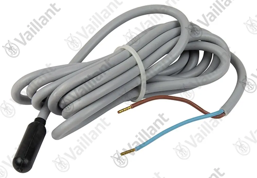 Graues Kabel mit einem schwarzen Sensor am Ende sowie zwei offenen Drähten in Braun und Blau. Produkt von Vaillant, verwendet für Temperaturmessungen im Außenbereich.